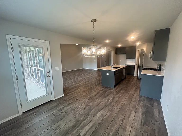 1502 E Utica Pl — Photo 8