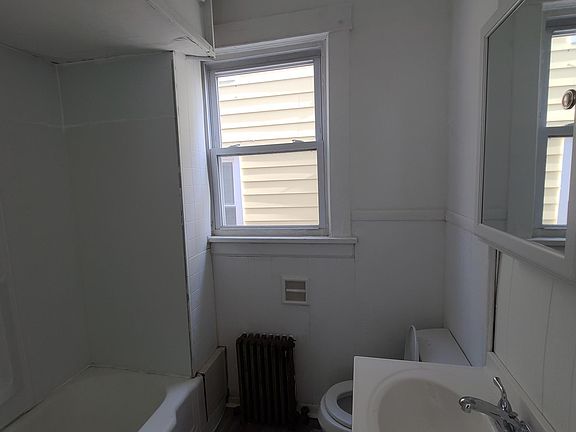 4th image of 380 Washington St