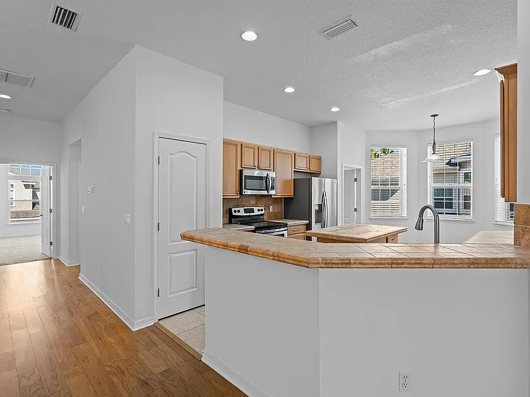 1005 Makarios Dr — Photo 3