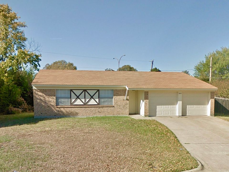 Great curb appeal on a cul-de-sac with low traffic
