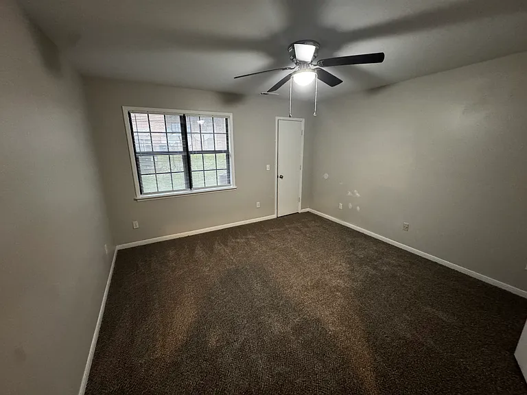 Oak Ridge Apartments — Photo 17