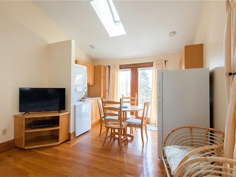 281 Wolcott Ave — Photo 3
