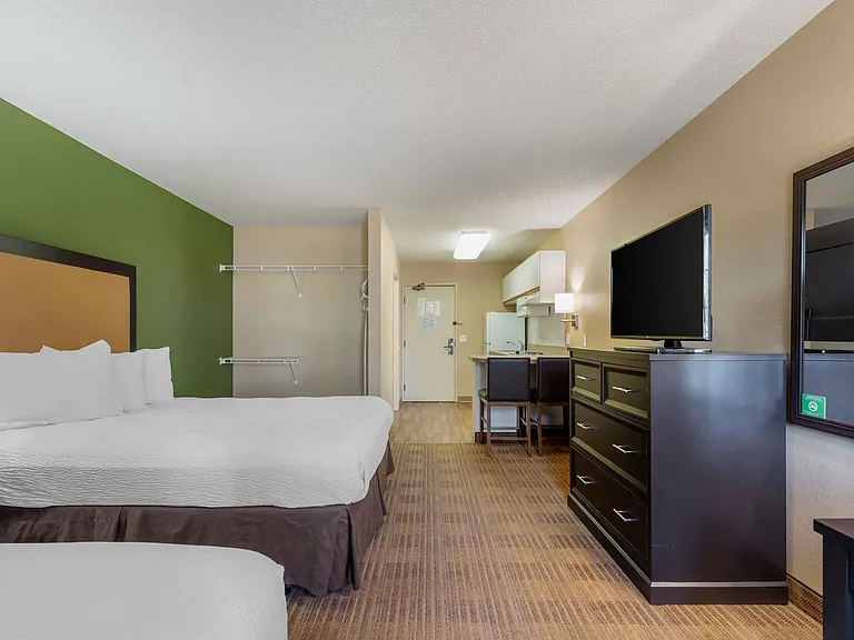 Studio Suite - 2 Full Beds