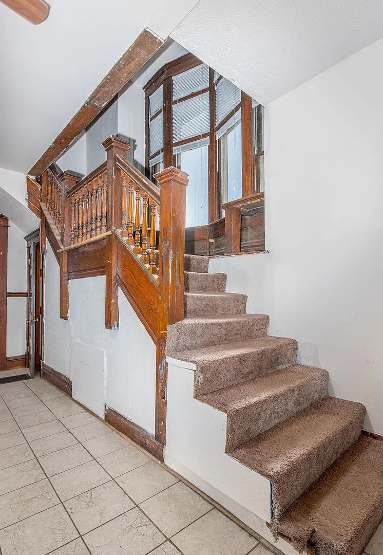 Summit St 1689 MLR — Photo 3