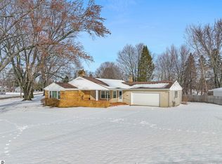 616 Lake Shore Dr, Cadillac, MI 49601