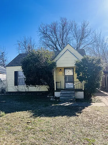 1213 W Oak Ave Photo 1