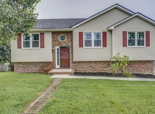 105 Winchester Dr, Kingsport, TN 37663