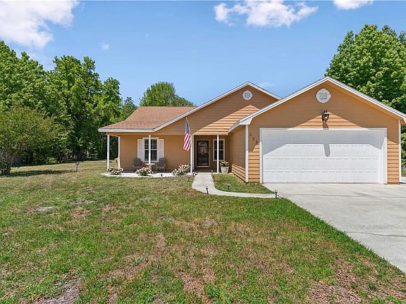 2nd image of 223 Chestnut Ct