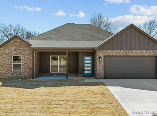 404 W 7th St, Dewey, OK 74029