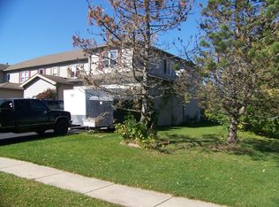 700 Carlisle Dr, Woodstock, IL 60098