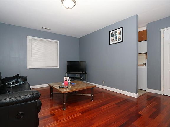 3rd image of 406 Dot Ave