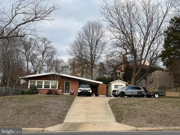 2904 Farmington Dr, Alexandria, VA 22303