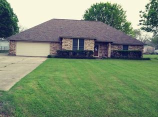 823 Sandra Ln, Grand Prairie, TX 75052