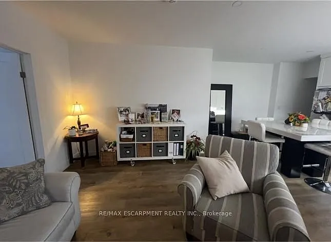 372 Mary St #1 — Photo 3