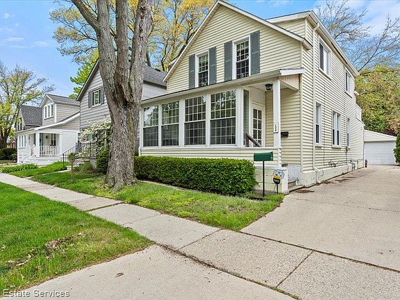 2nd image of 124 Muir Rd