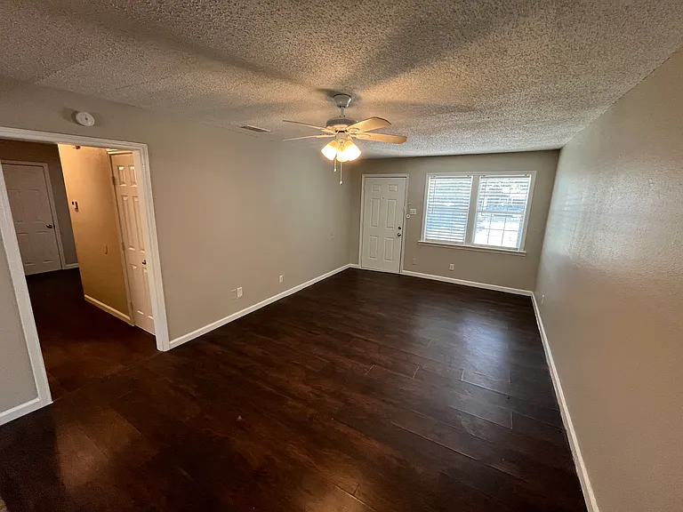 11303 Trail Ln — Photo 12
