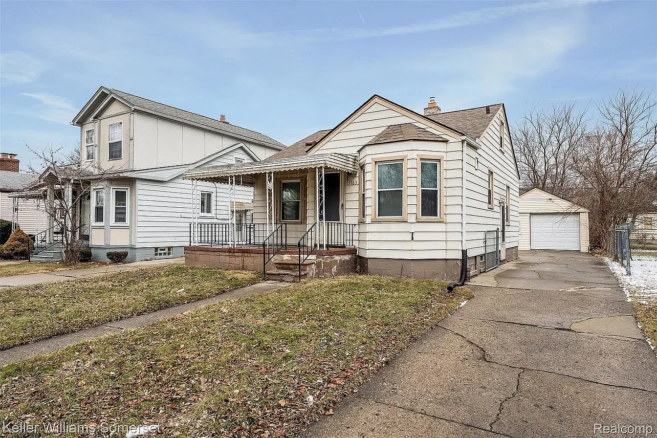 3 bed, 890 sqft, $1,300 — Photo 2