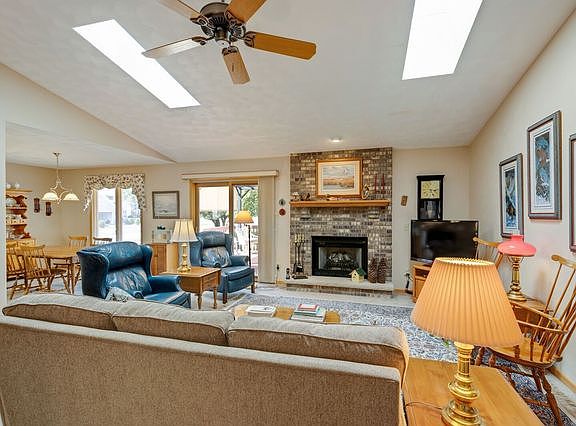 3rd image of 7304 Countryshire Ln