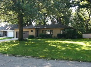909 S 11th Ave W, Newton, IA 50208