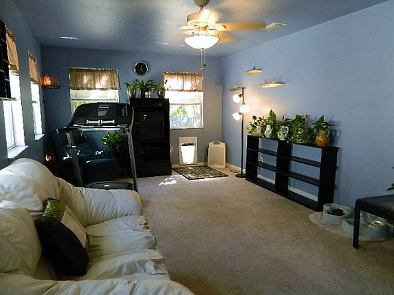 3rd image of 643 Mariner Cir