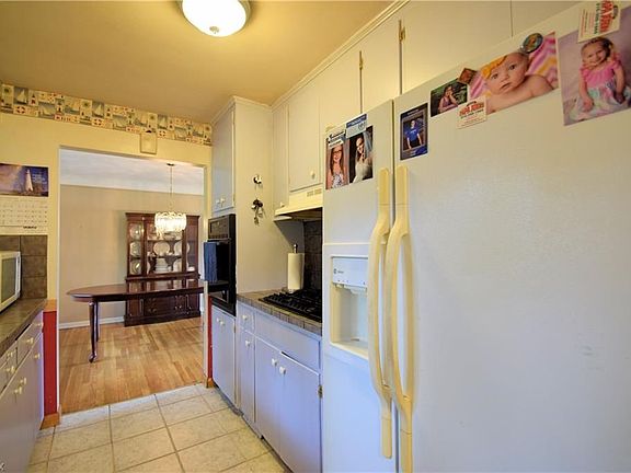 4th image of 693 Justo Ln