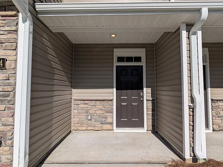 1664 Hallview Ct — Photo 2