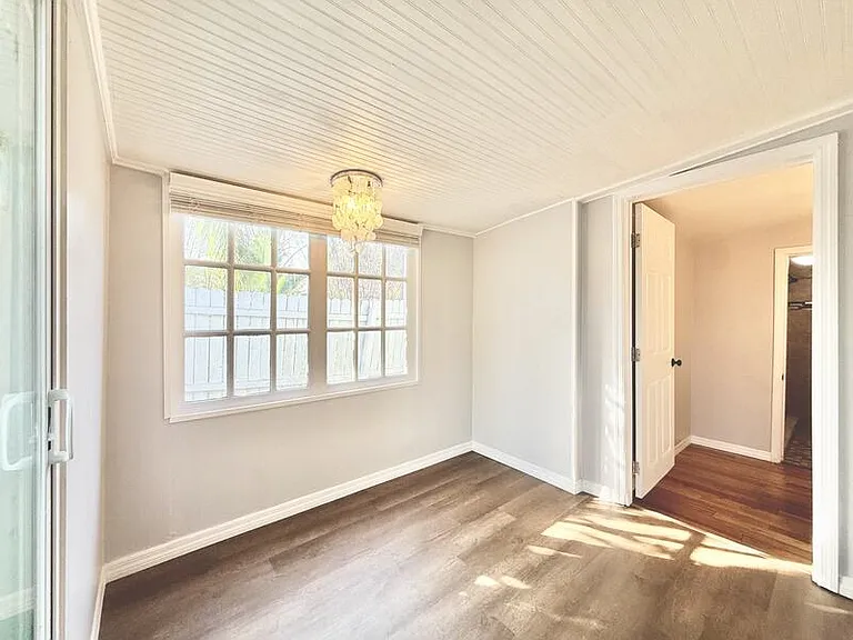 713 Smith St — Photo 31