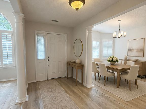 3rd image of 17 Old Orchard Ln