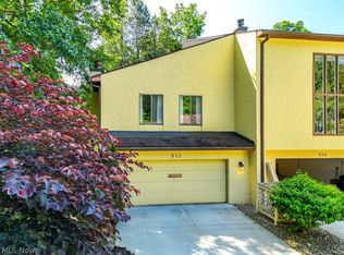 812 Hampton Ridge Dr, Akron, OH 44313