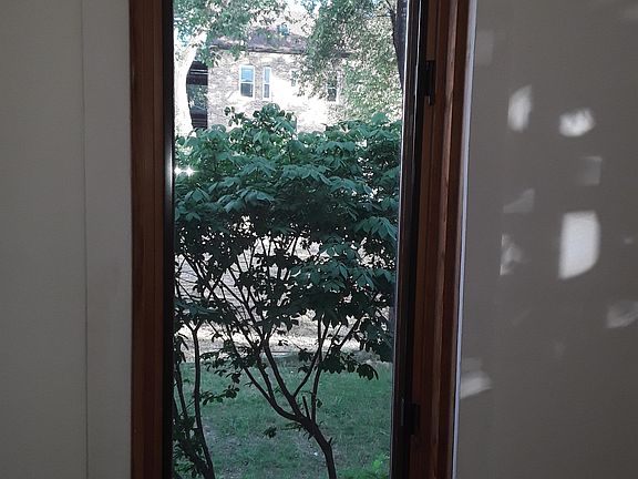 2nd image of 1526 N Elston Ave #1R