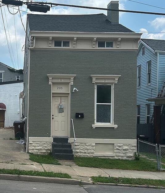 1st image of 205 W 19th St