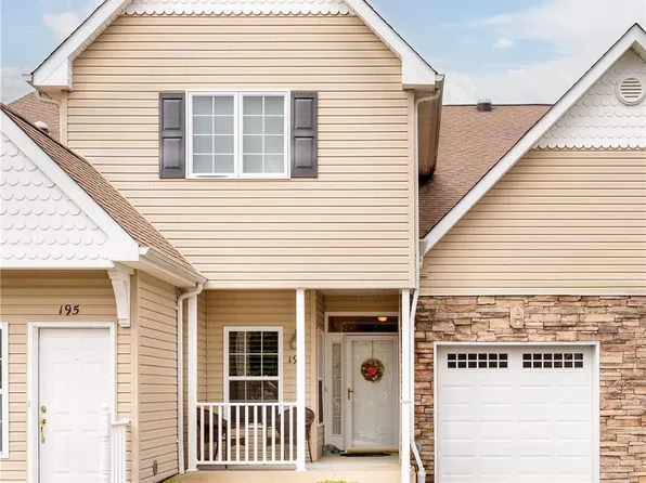 194 Pond Circle #194, Mount Sinai, NY 11766