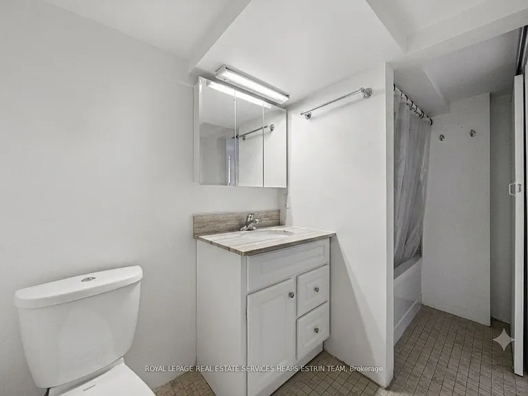 330 Saint Clair Ave E #LOWER — Photo 9
