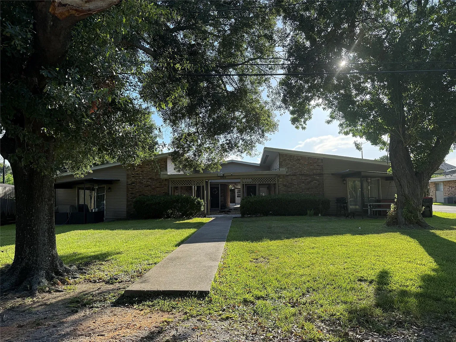 2 bed, 1.0 bath, 900 sqft, $1,150 — Photo 2