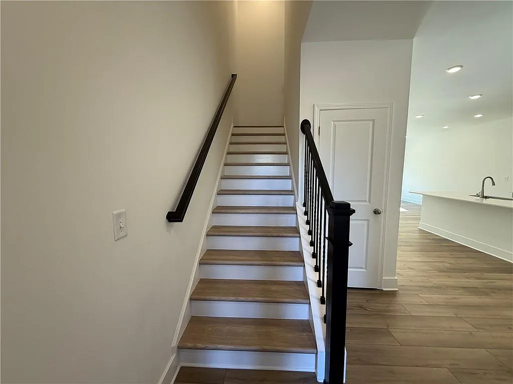3 bed, 2.5 bath, 1825 sqft, $2,475 — Photo 4