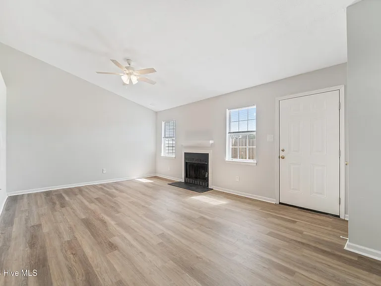 126 Witten Cir #B — Photo 6
