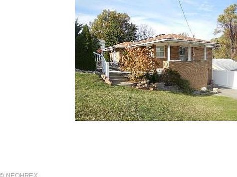 1st image of 2451 Cherry Ave
