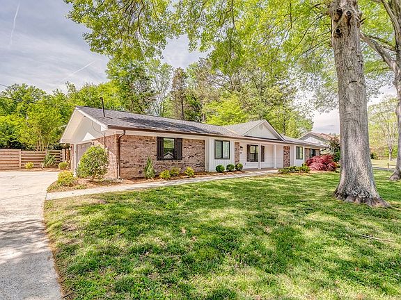 3rd image of 409 Esther Dr