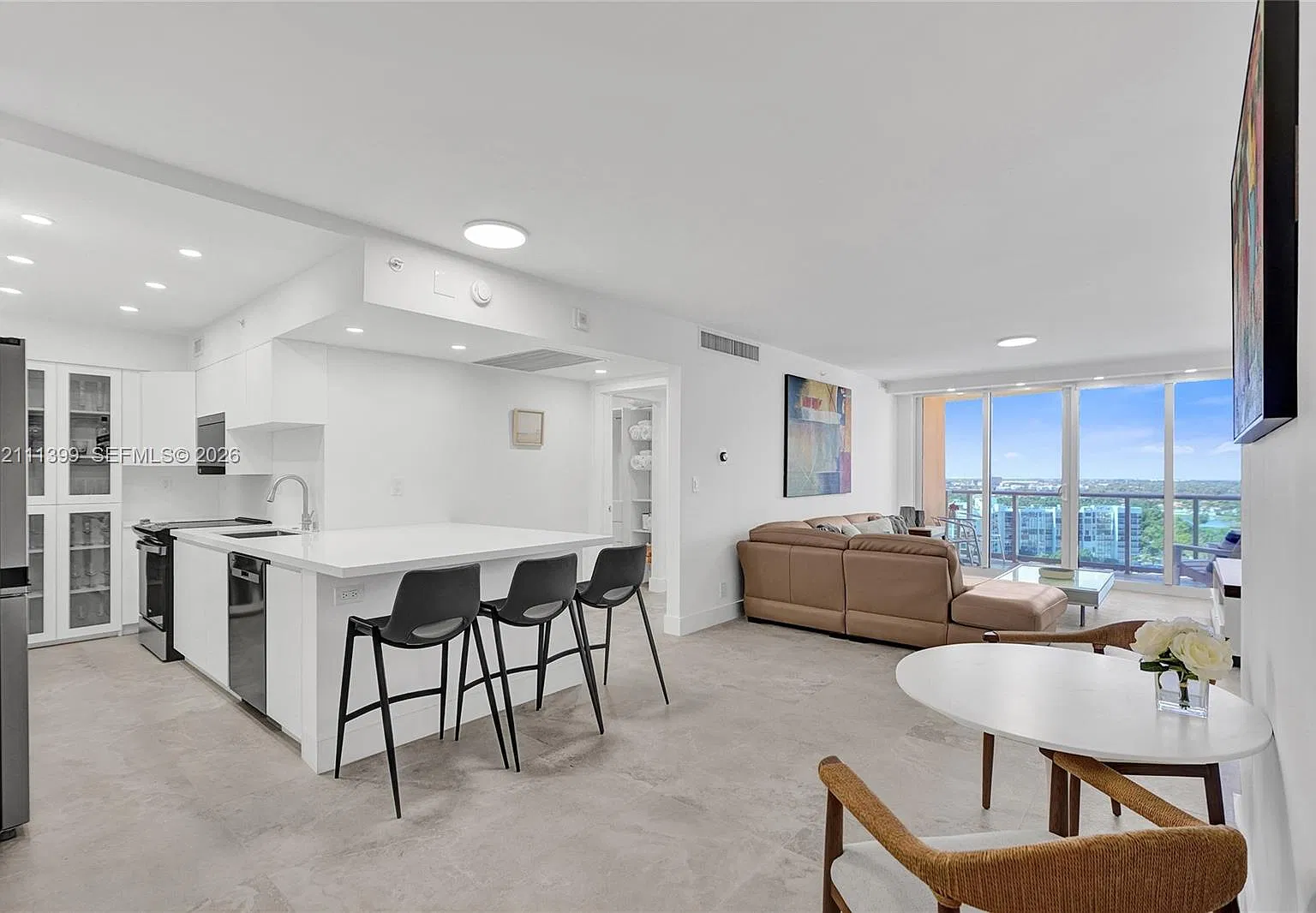 Wave Condo — Photo 2