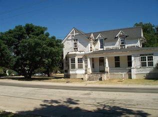 207 W 3rd St, Lampasas, TX 76550