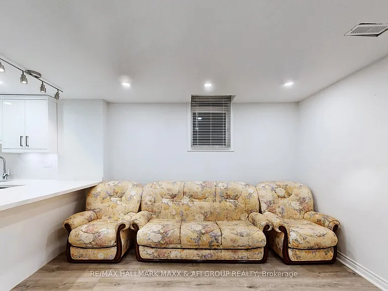 719 Shanahan Blvd — Photo 5