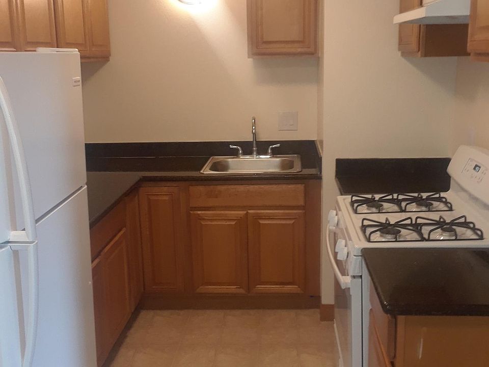 1st image of 900 Broadway St APT F