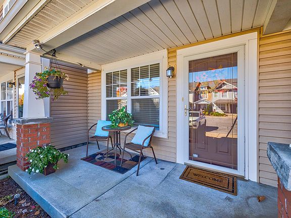 3rd image of 553 Bradburn Village Cir