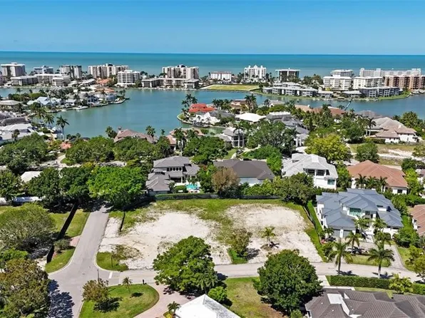 3225 Regatta RD, NAPLES, FL 34103