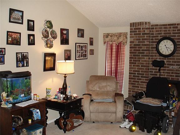 4th image of 516 Sunny Cir