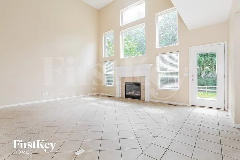 4 bed, 2.5 bath, 2532 sqft, $2,905 — Photo 3