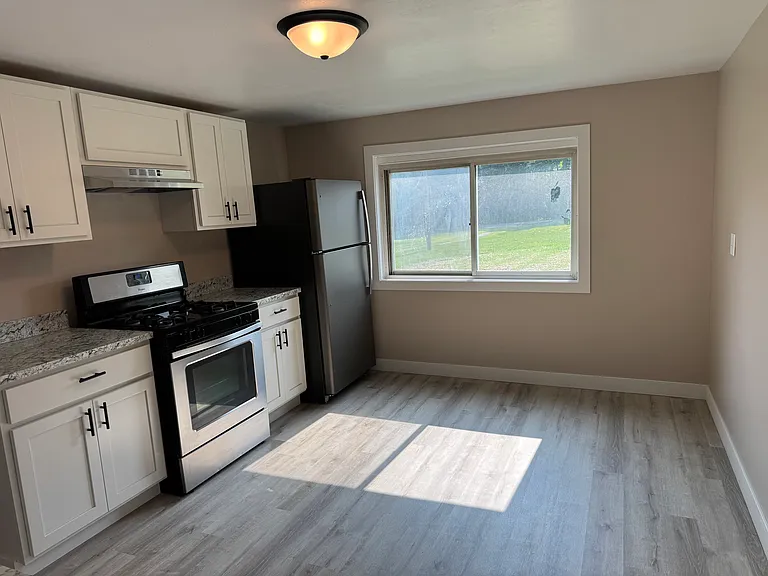 437 Genoa Ave NW — Photo 3