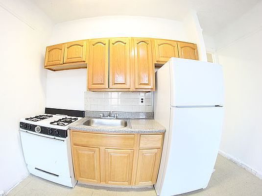 3rd image of 2810 Bronx Park E #P22