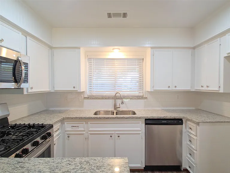 4805 Crepe Myrtle Ln — Photo 10