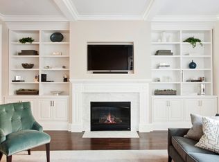 861 W Roscoe St #2, Chicago, IL 60657
